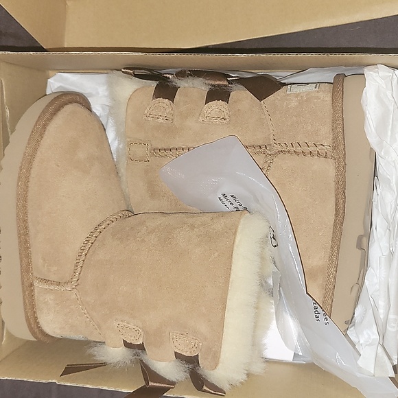 Uggs USA  Todfler 6C Chestnut Tan Boots - Picture 2 of 4